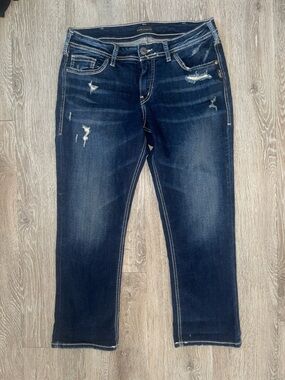 Silver Jeans Dark Indigo Sumi crop with Distressed Accents size 30 denim jeans